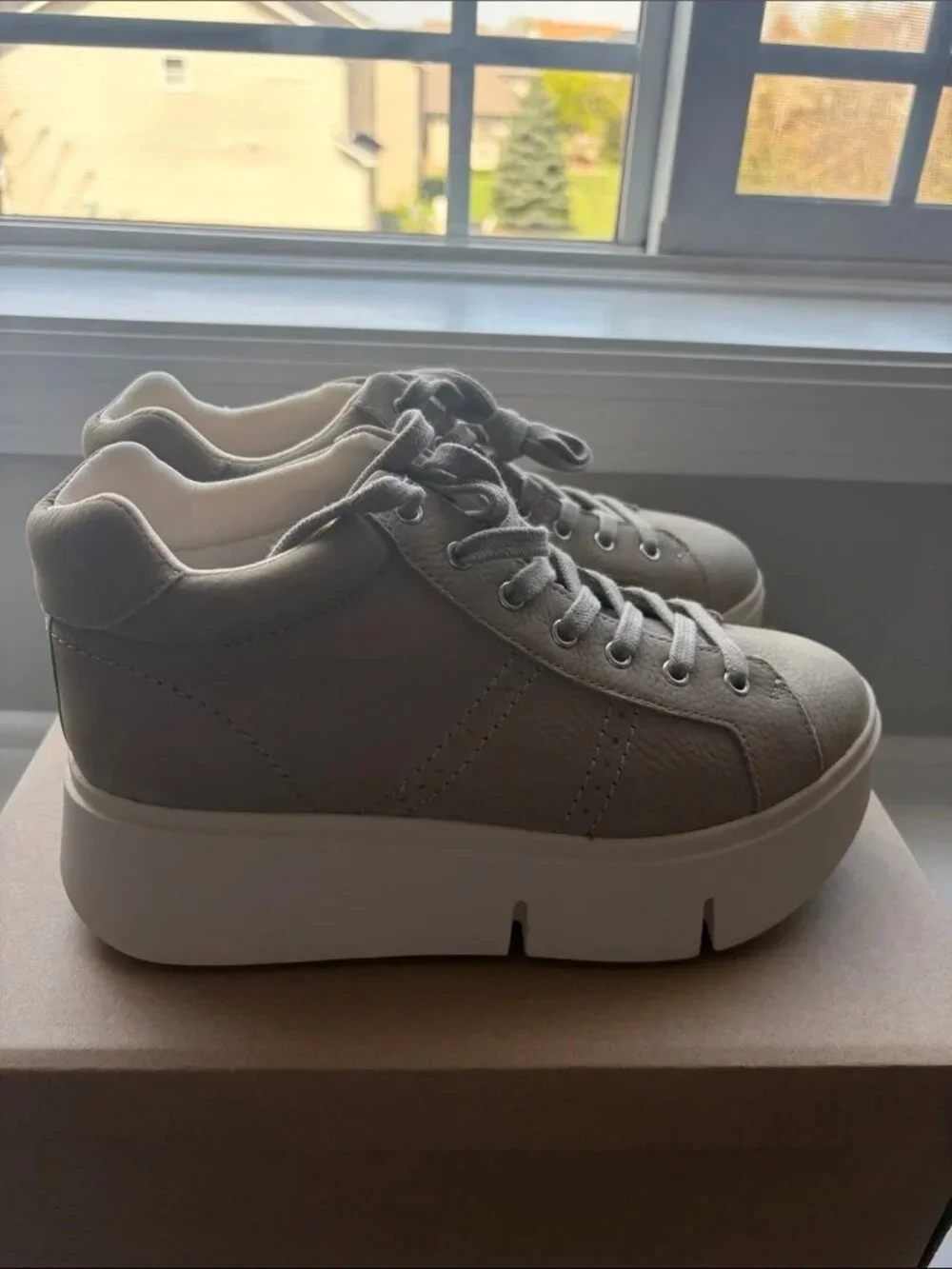 Naked Feet nwot elevated